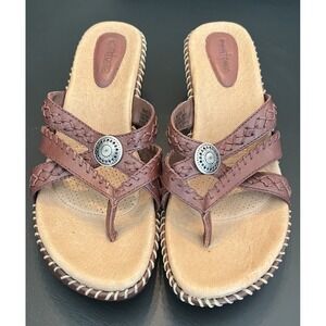 Minnetonka MaroonBrown Leather W/Medallion Slip On 8M Women's Sandals Slides